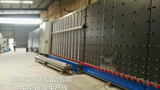 Китай обрабатывающее оборудование стекла 5000мм с автоматическим роботом 380в запечатывания, автоматической изолируя стеклянной производственной линией поставщик